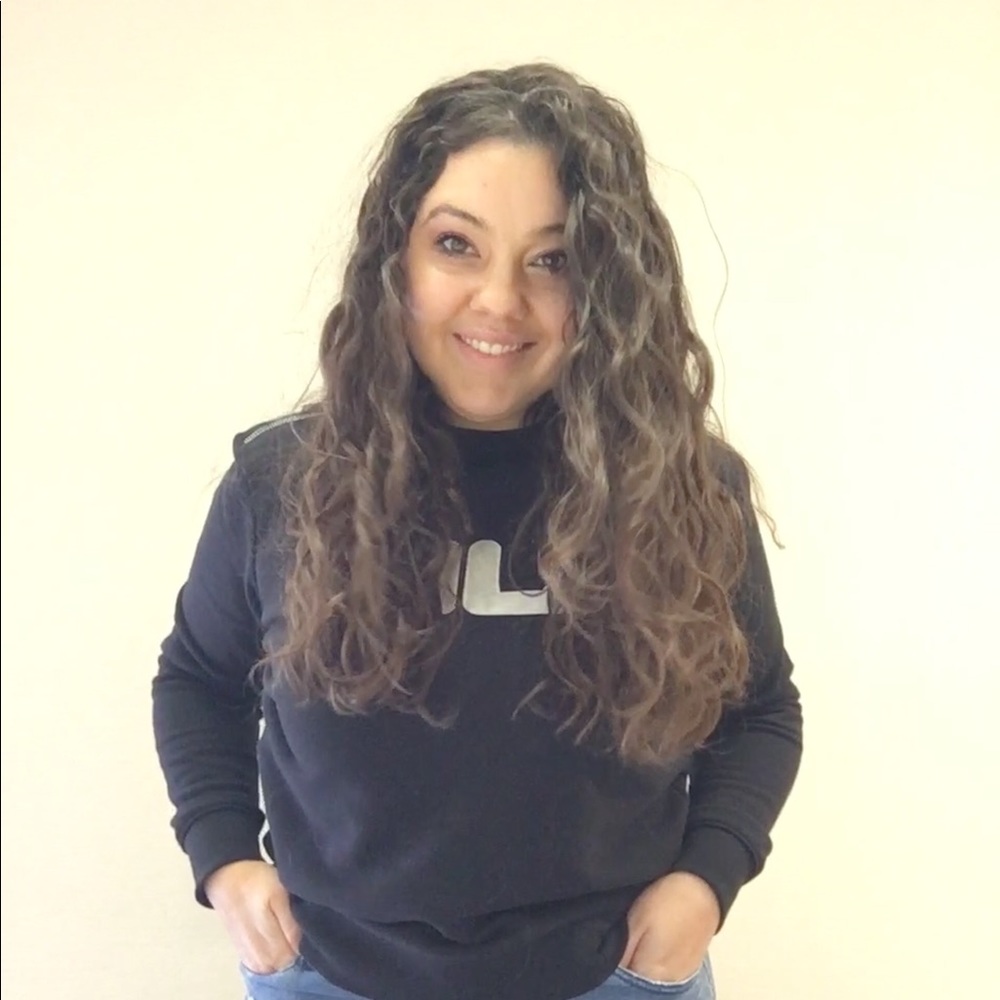 Meet your Posher, Lora